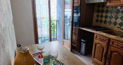 Small village house in Catalonia: Le Souleillou, beaches 7 mn away