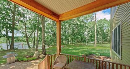 Riverfront on the Hudson with nature to explore