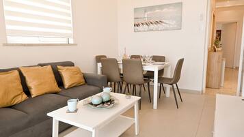Apartamento família, 3 quartos, 2 banheiros (Exceptional Sea View Apart St Paul's) | Opções para refeição