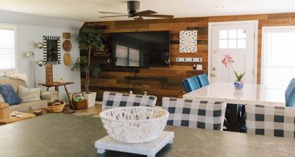 Cozy 2-bedroom, Dog friendly cottage in Bowers Beach - Steps From the Sand!