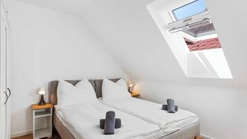 Desk, WiFi, bed sheets