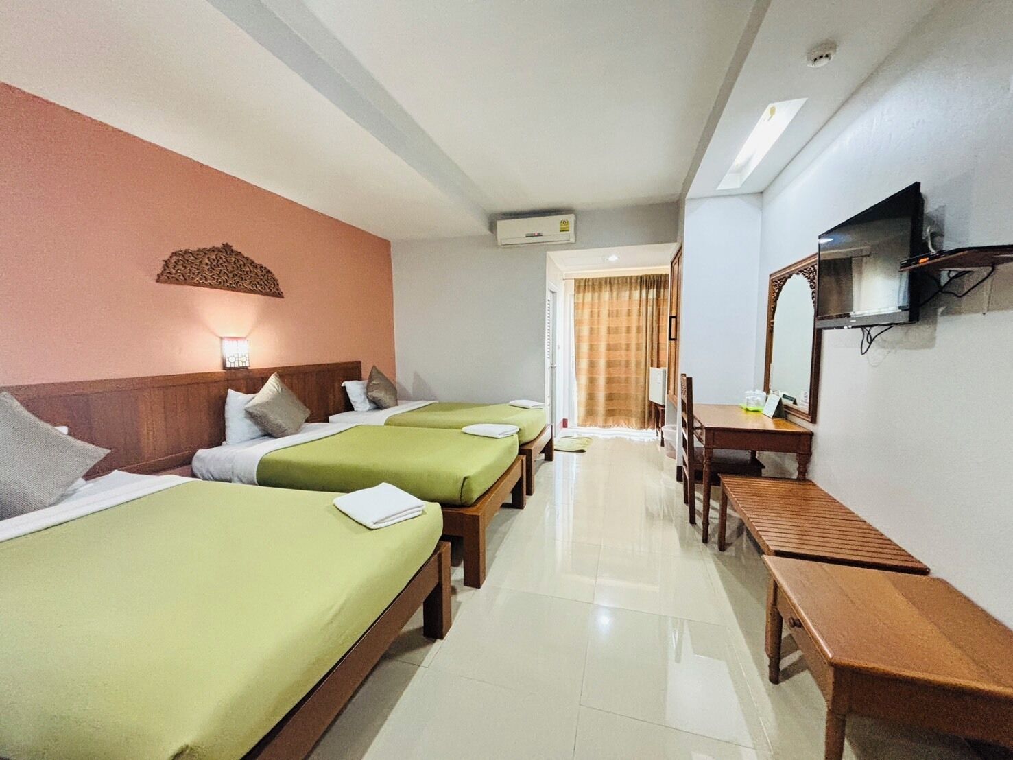 Deluxe Triple Room, 2 Single Beds, Non Smoking, Balcony