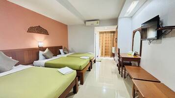 Deluxe Triple Room, 2 Single Beds, Non Smoking, Balcony