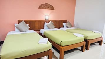 Deluxe Triple Room, 2 Twin Beds, Non Smoking, Balcony | Free WiFi