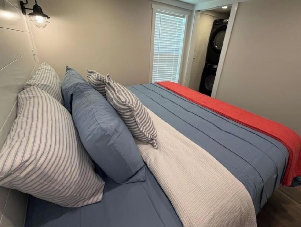 WiFi, bed sheets