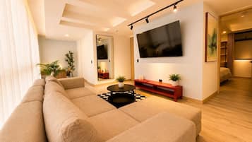 Blackout drapes, WiFi (free), bed sheets