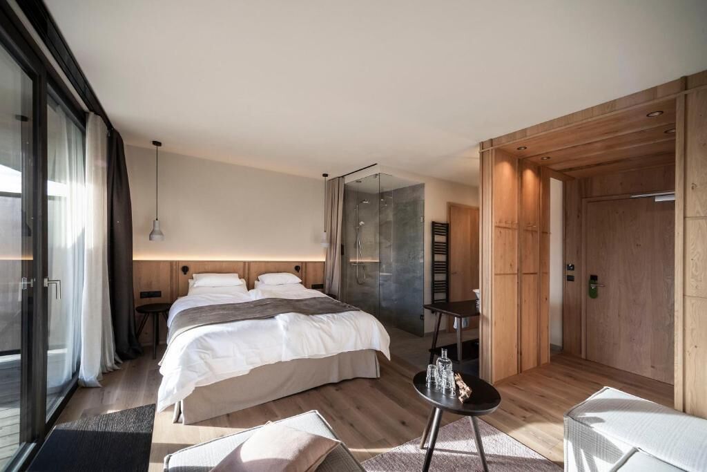 Standard Double Room, Mountain View | In-room safe, blackout drapes, soundproofing, free WiFi