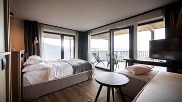 Junior Suite, Mountain View | In-room safe, blackout drapes, soundproofing, free WiFi
