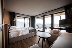 Junior Suite, Mountain View | Peti besi dalam bilik, langsir/tirai gelap terus, kalis bunyi 