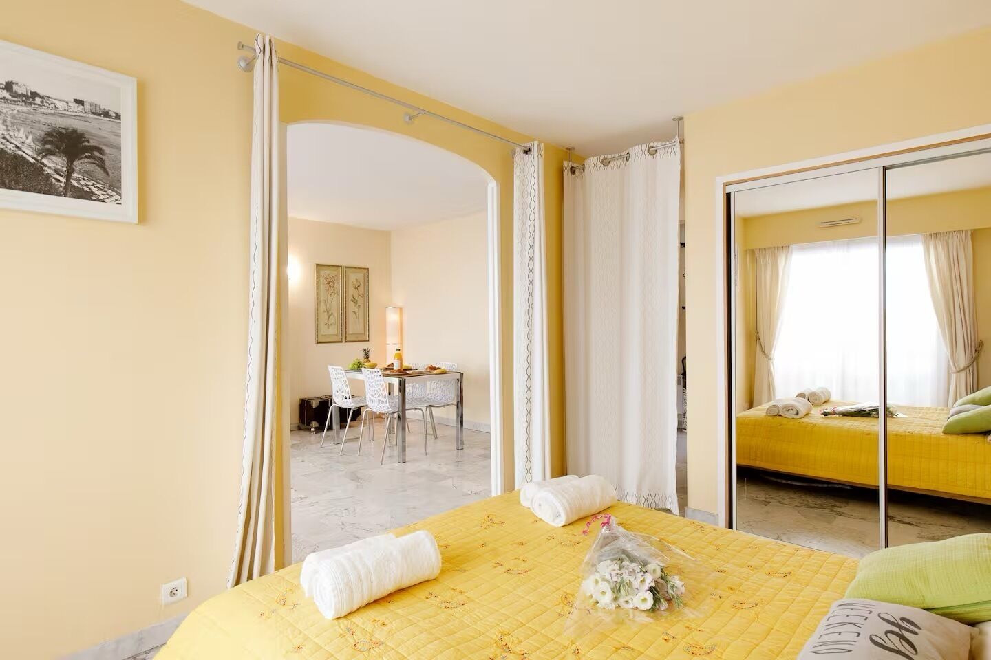 1 habitación, tabla de planchar con plancha, wifi y ropa de cama 