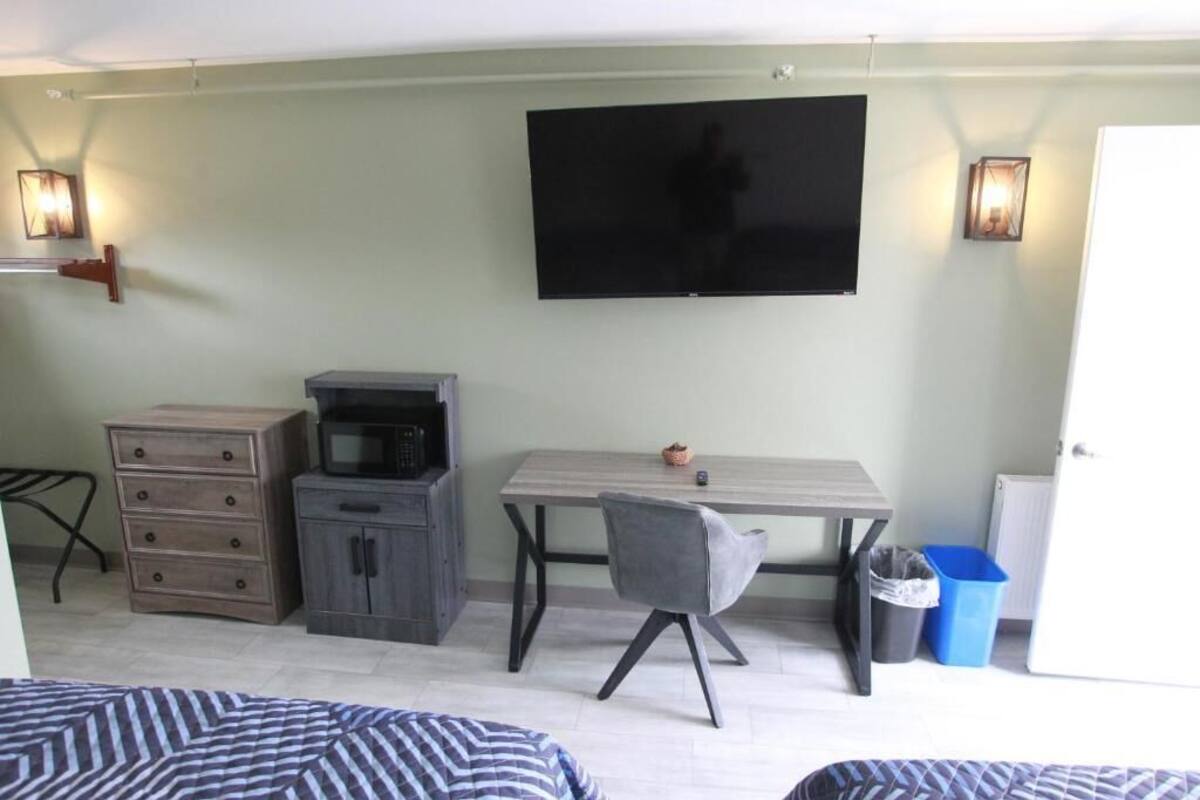 Habitación individual, 2 camas dobles | Escritorio, espacio para trabajar con un portátil, cortinas opacas