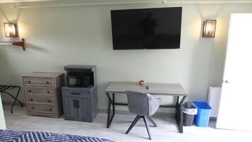 Standard Double Room | Desk, laptop workspace, blackout drapes, free WiFi