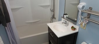 Wolastoq Inn and Suites