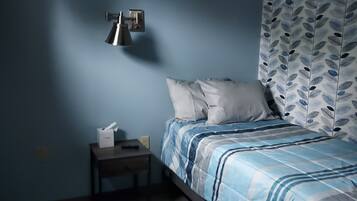 Family Suite | Desk, laptop workspace, blackout curtains, free WiFi