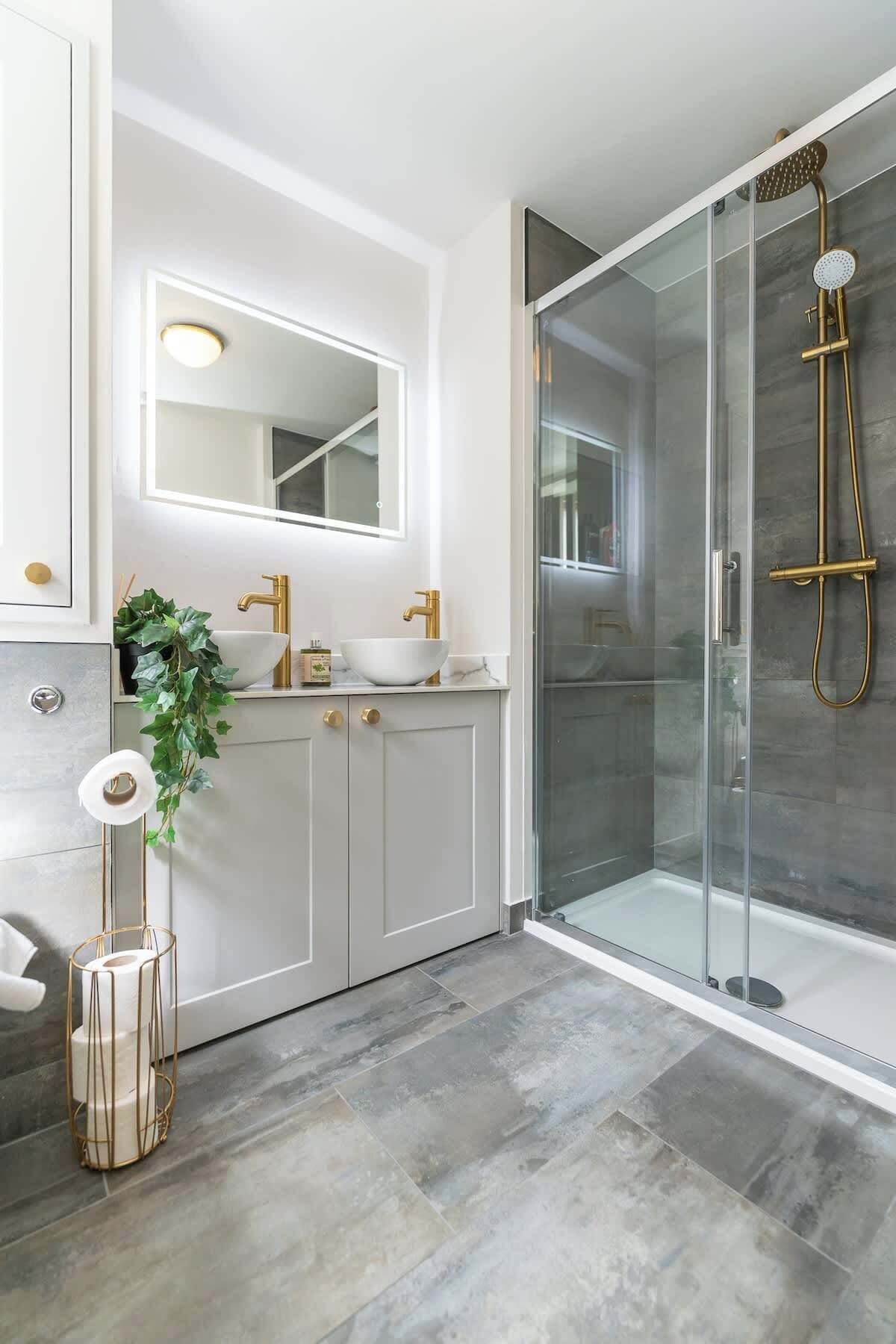 Shower, towels, soap, toilet paper