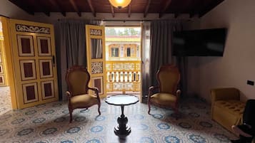 Family Room | Free WiFi