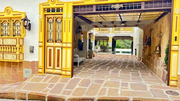 Fachada de la propiedad
