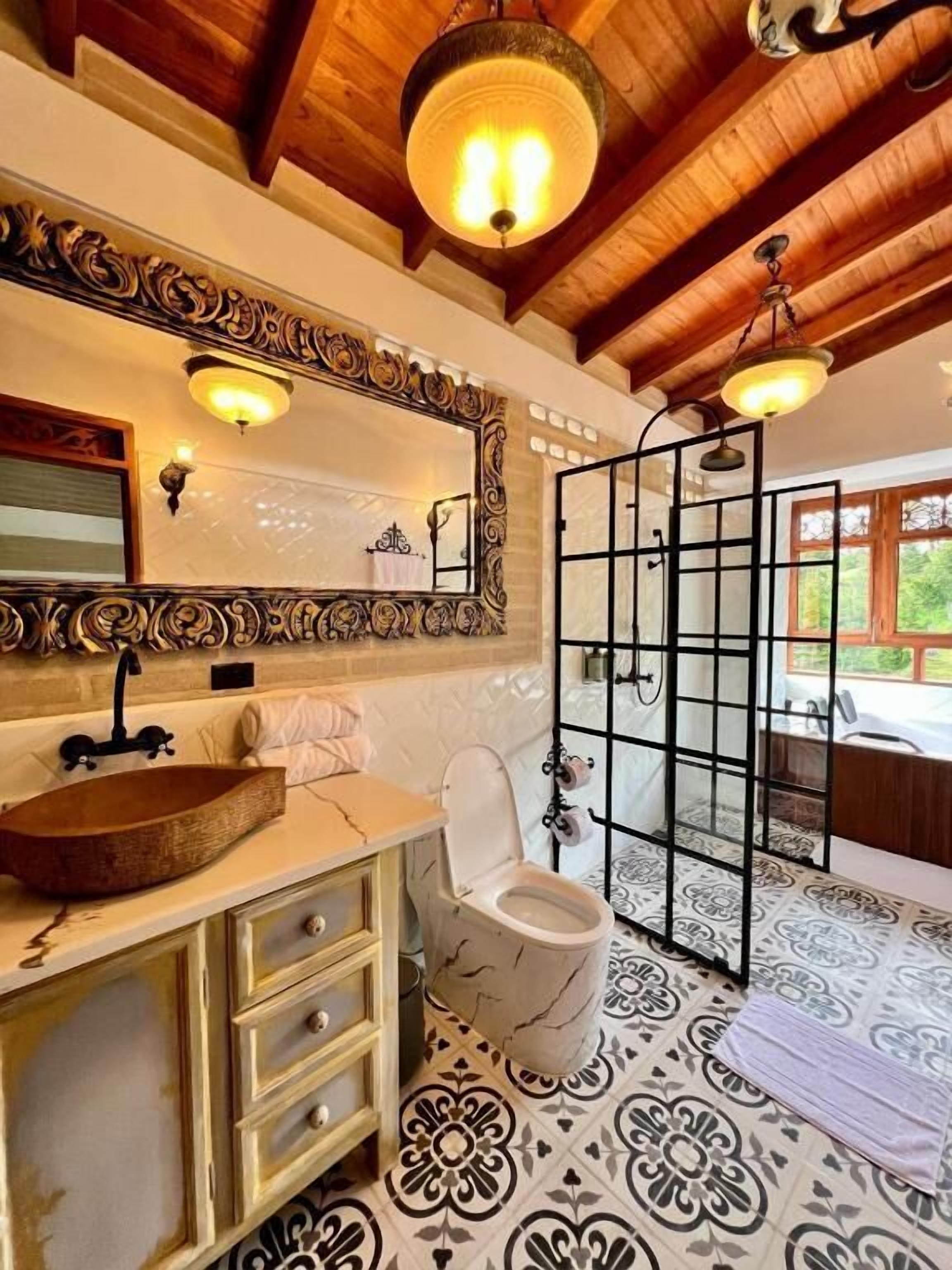 Superior Suite, Hot Tub, Mountain View | Bathroom