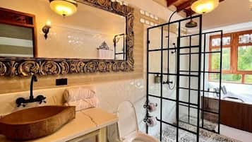 Superior Suite, Hot Tub, Mountain View | Bathroom