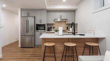 Coffee/tea maker, fridge, microwave, oven