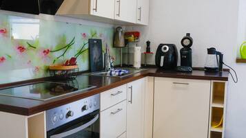 Refrigerador, horno, placa de cocina, lavavajillas