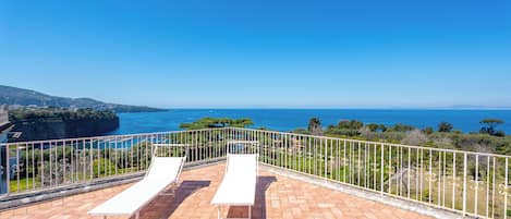 Penthouse, Sea View | Property grounds