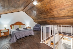 Iron/ironing board, WiFi, bed sheets - Holiday Home 'Casa Do Marafado' with Wi-Fi and Air Conditioning (Portimão)