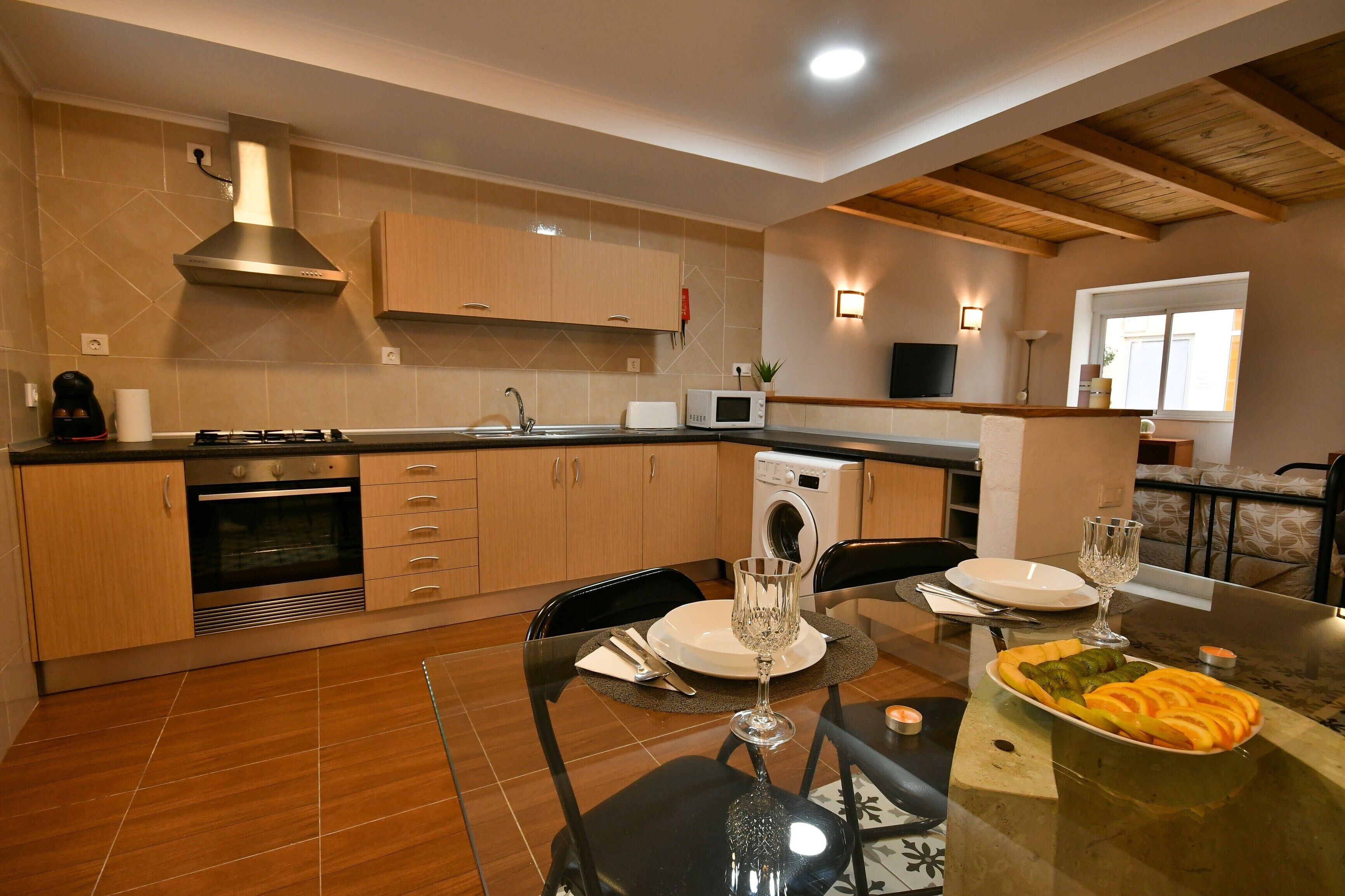 Geladeira, micro-ondas, fogão, cooktop