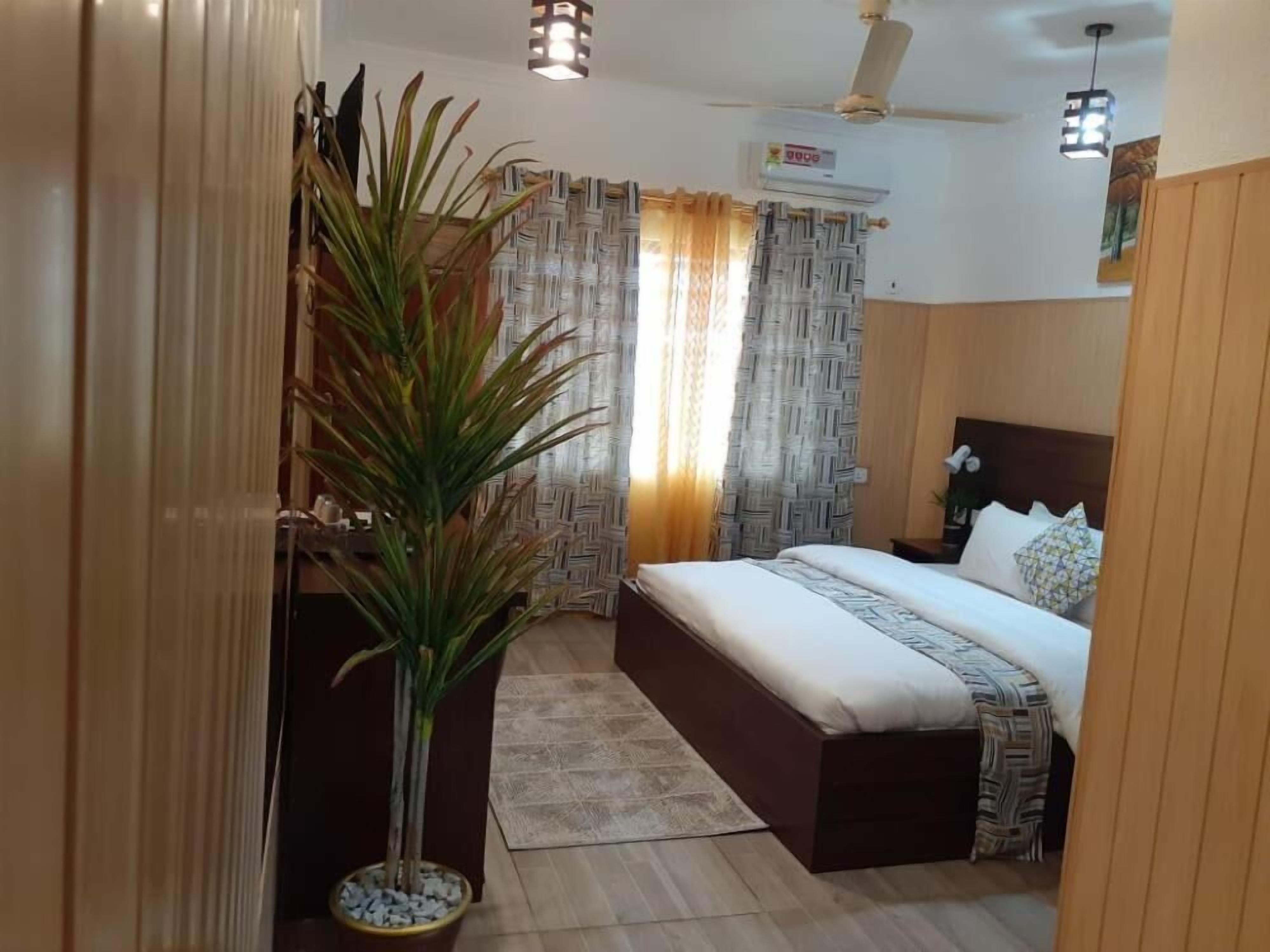 Comfort Room, Balcony