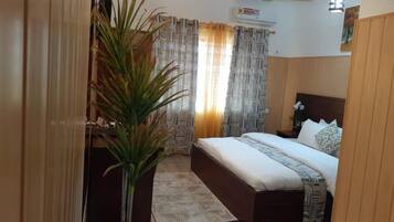 Comfort Room, Balcony