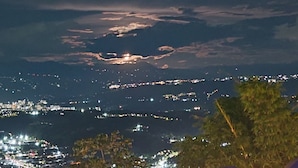 A nighttime cityscape with distant lights and a cloudy sky. - HOTEL GIRON CAMPESTRE (Girón)