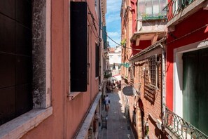 Balcony - Classic Venetian Apartment with Balcony Near St Mark's Square; walk to San Marco (Venezia)