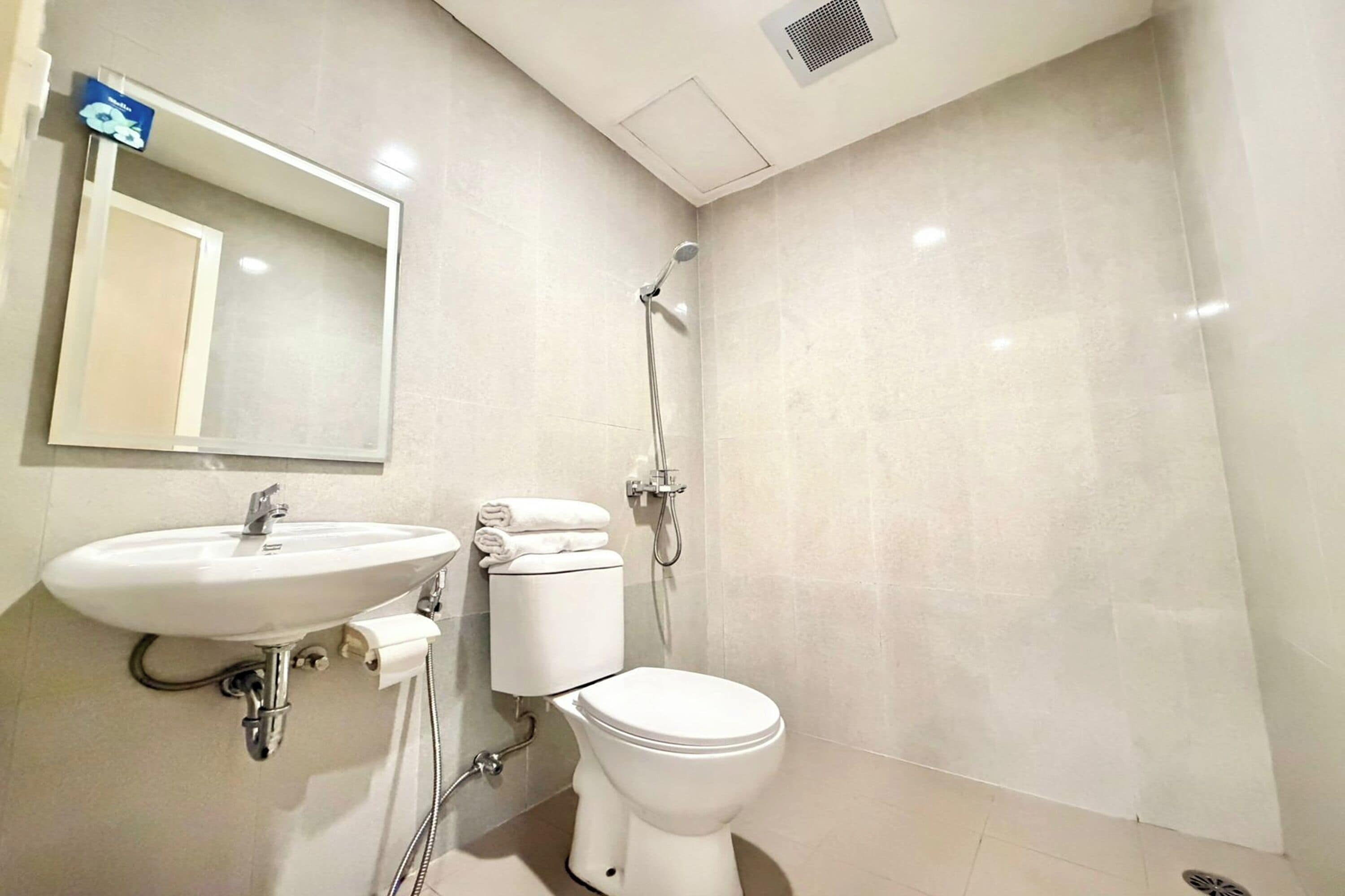 Shower, free toiletries, towels, soap