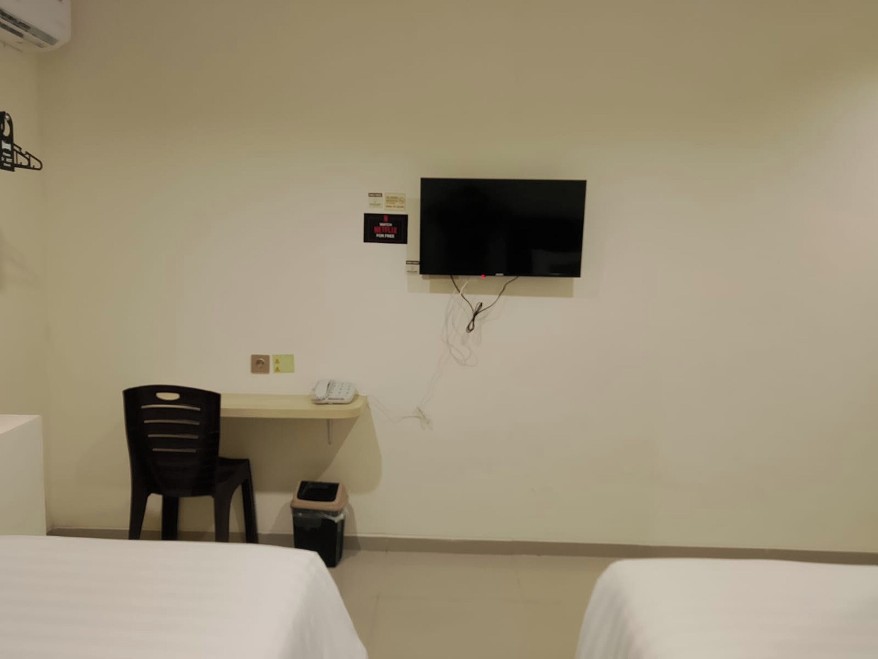 Standard Twin Room | Desk, free WiFi
