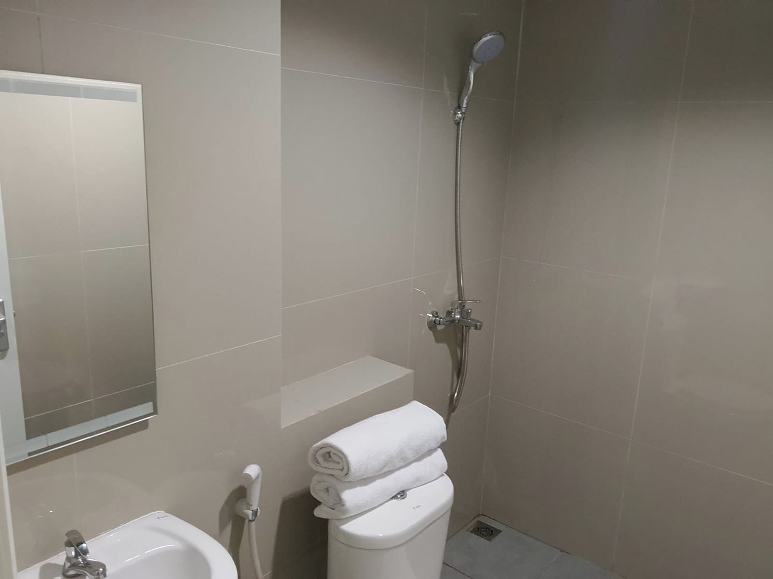 Shower, free toiletries, towels, soap
