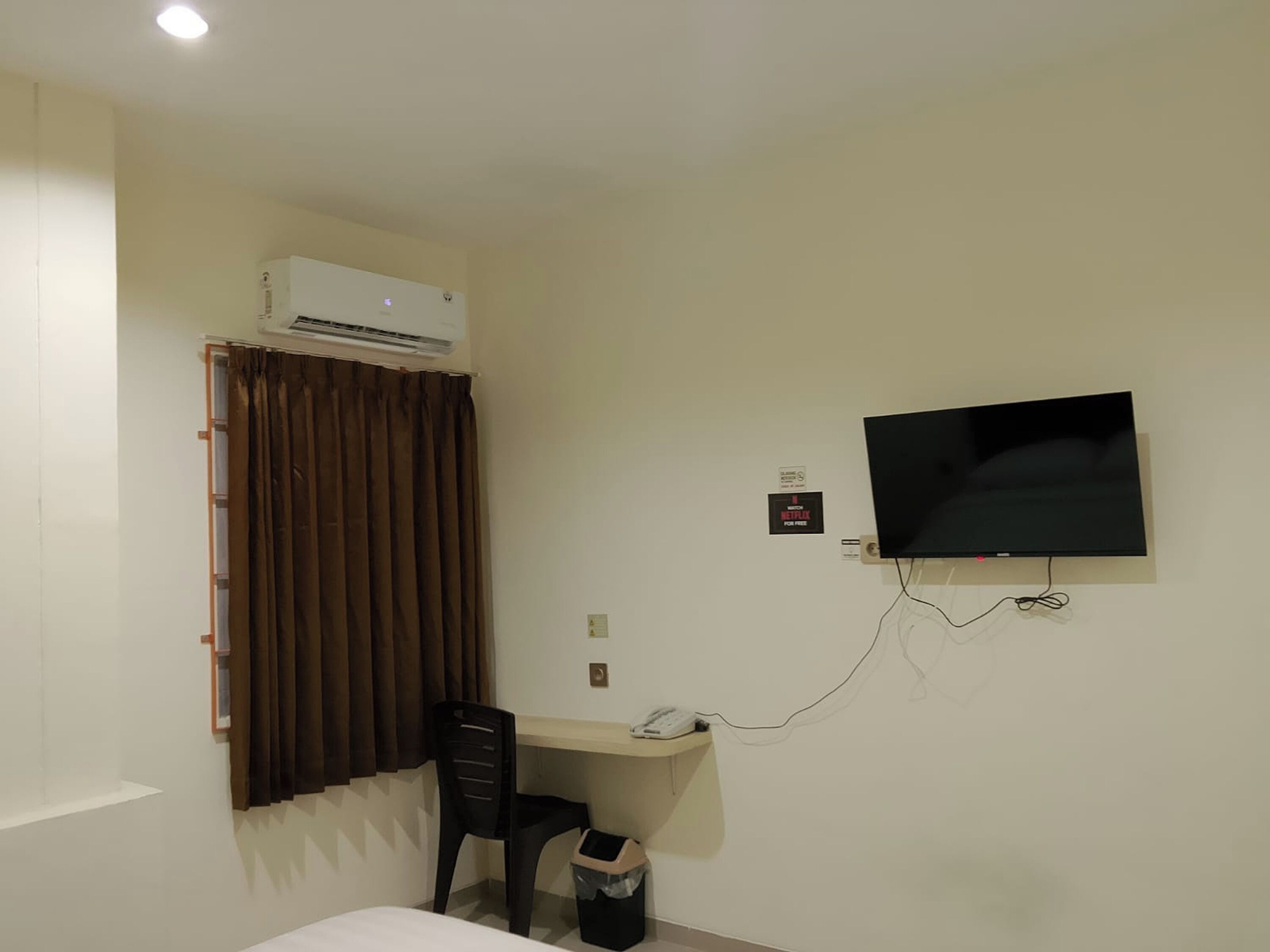 Deluxe Room | Desk, free WiFi