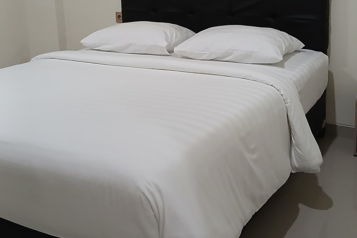 Comfort Room | Desk, WiFi (free)