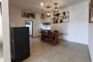 Deluxe Villa | Living area | 32-inch flat-screen TV with cable channels - De Jantux Villas (Kabupaten Badung)