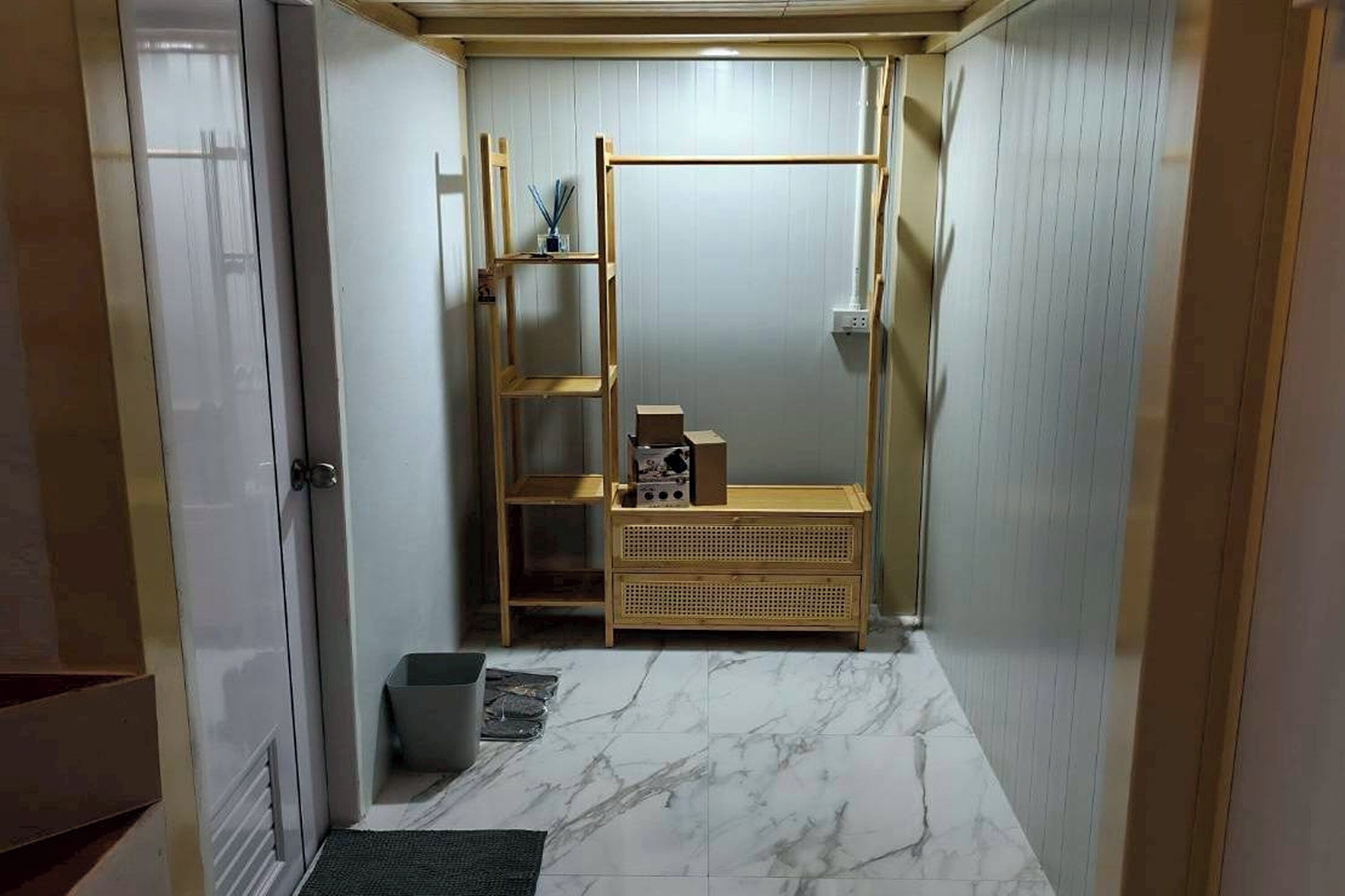 Superior Villa, Garden View | Bathroom | Shower, rainfall showerhead, free toiletries, hair dryer