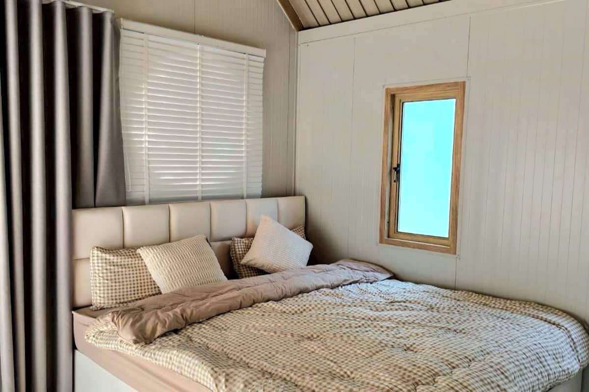 Superior Villa, Garden View | Desk, free WiFi, bed sheets