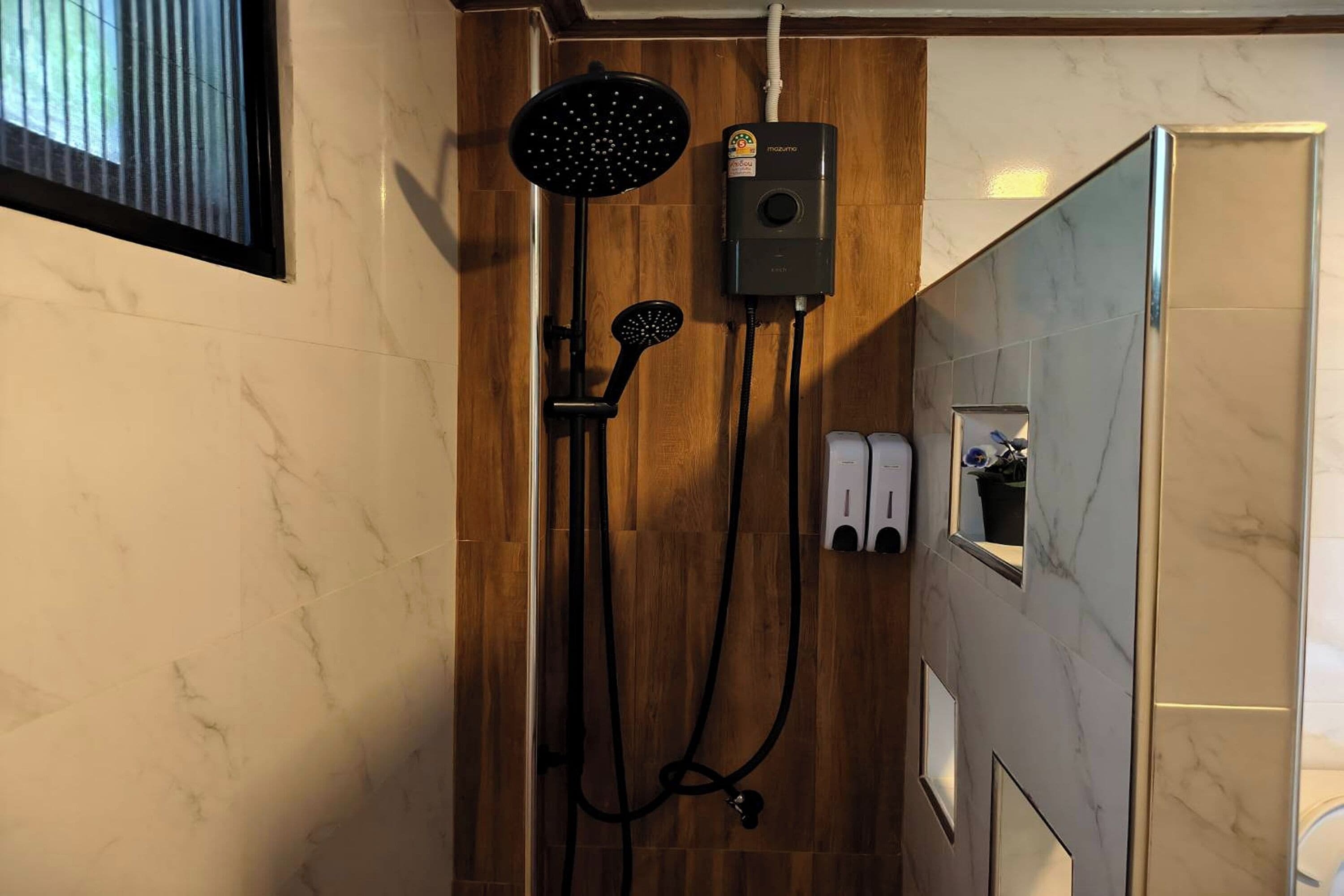 Villa | Bathroom | Shower, rainfall showerhead, free toiletries, hair dryer