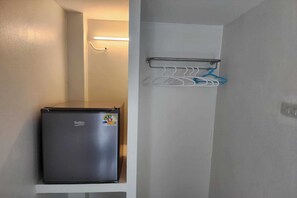 Standard Villa, Garden View | Bathroom | Shower, rainfall showerhead, free toiletries, hair dryer