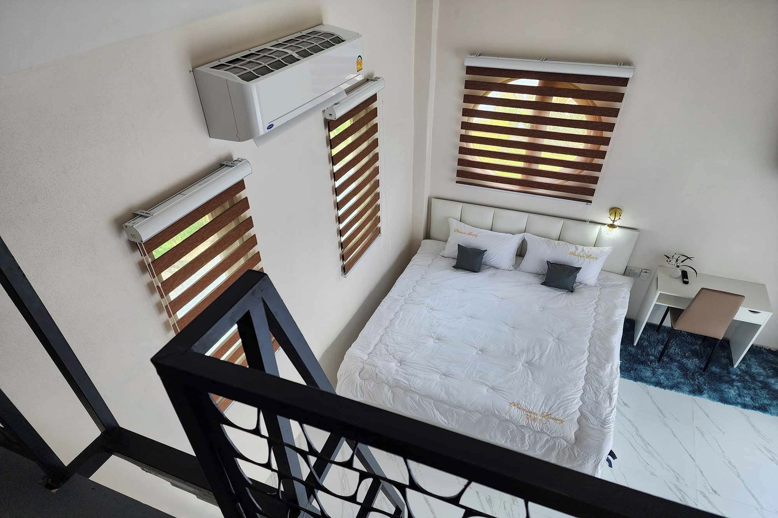 Villa | Desk, free WiFi, bed sheets