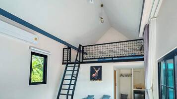 Villa | Desk, free WiFi, bed sheets