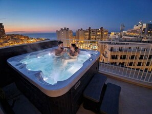 Private spa tub - Zyra Hotel St. Julians (St. Julian's)