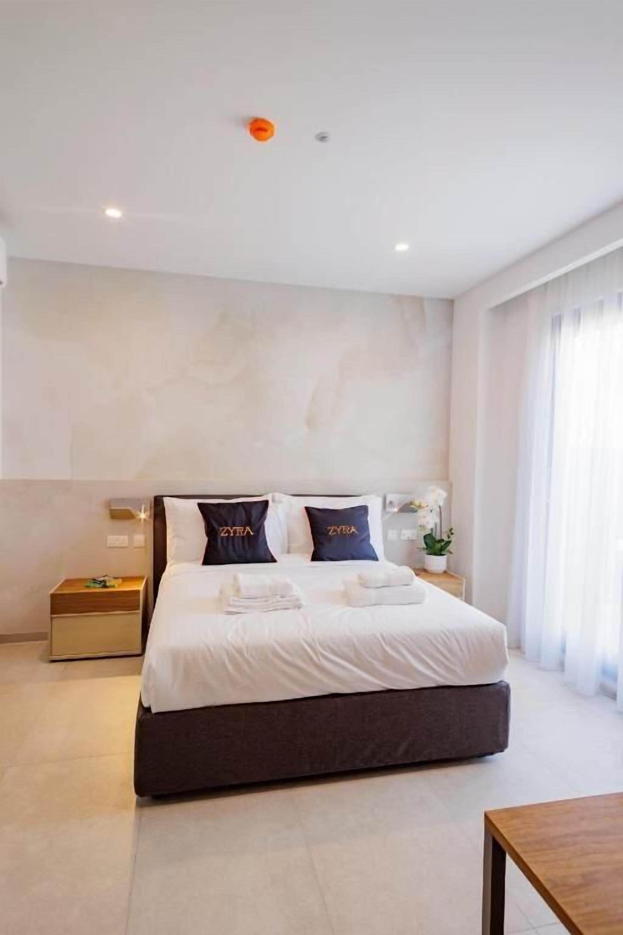 Penthouse, Sea View | In-room safe, laptop workspace, blackout curtains, free WiFi