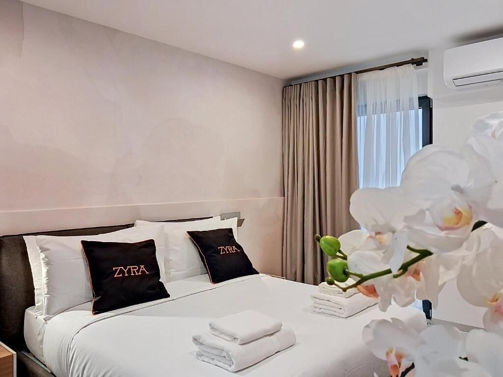 In-room safe, laptop workspace, blackout curtains, free WiFi