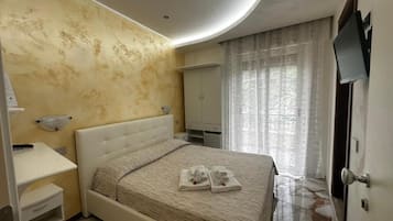 Habitación individual Confort, vistas a la ciudad | Espacio para trabajar con un portátil y wifi gratis