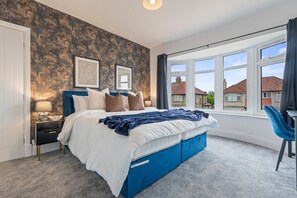 Bügeleisen/Bügelbrett, Reisekinderbett, kostenloses WLAN, Bettwäsche