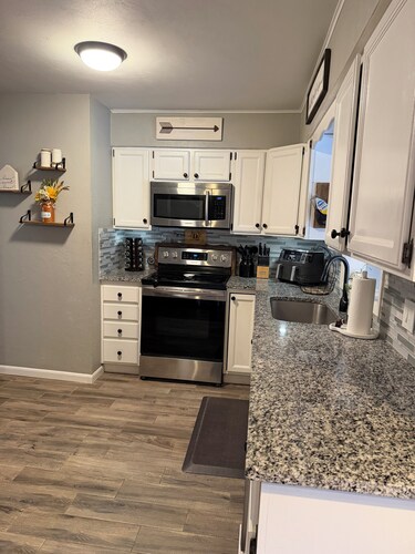 Charming 3 Bedroom House 4 miles from Stadium- World Cup KC location